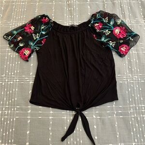 Kim and Cami Floral Embroidered Black pink Top size S
